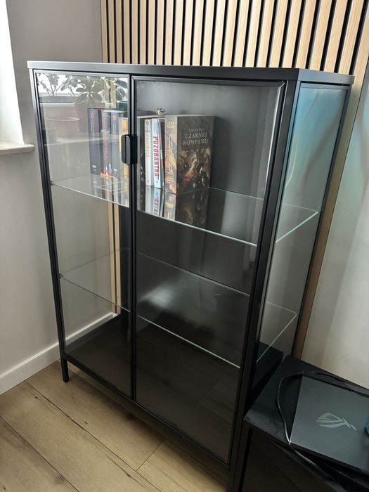 Szklana gablota ikea