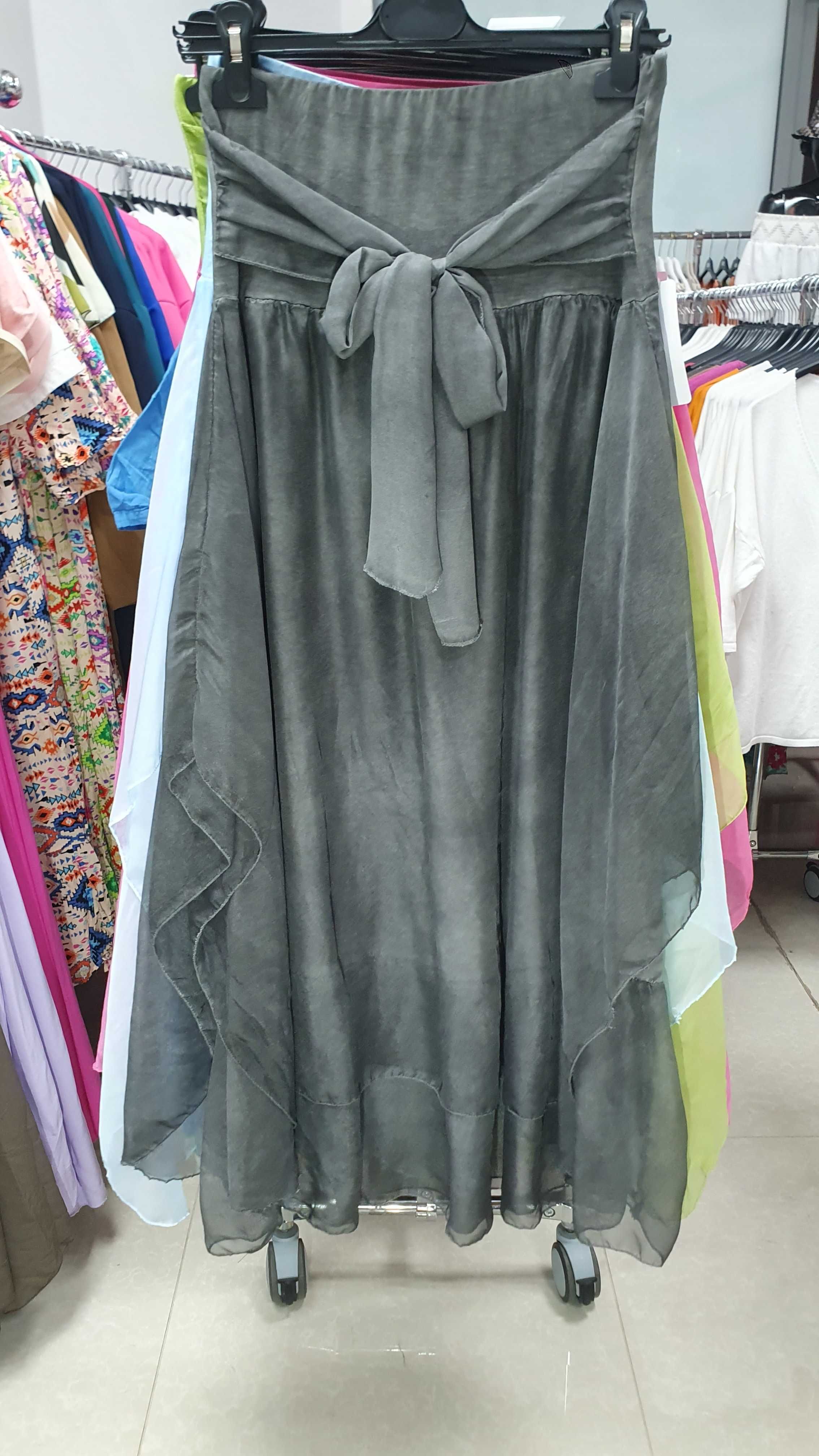 Cudowna Spódnica z 100% Poliestru - Moda i Elegancja w Jednym!