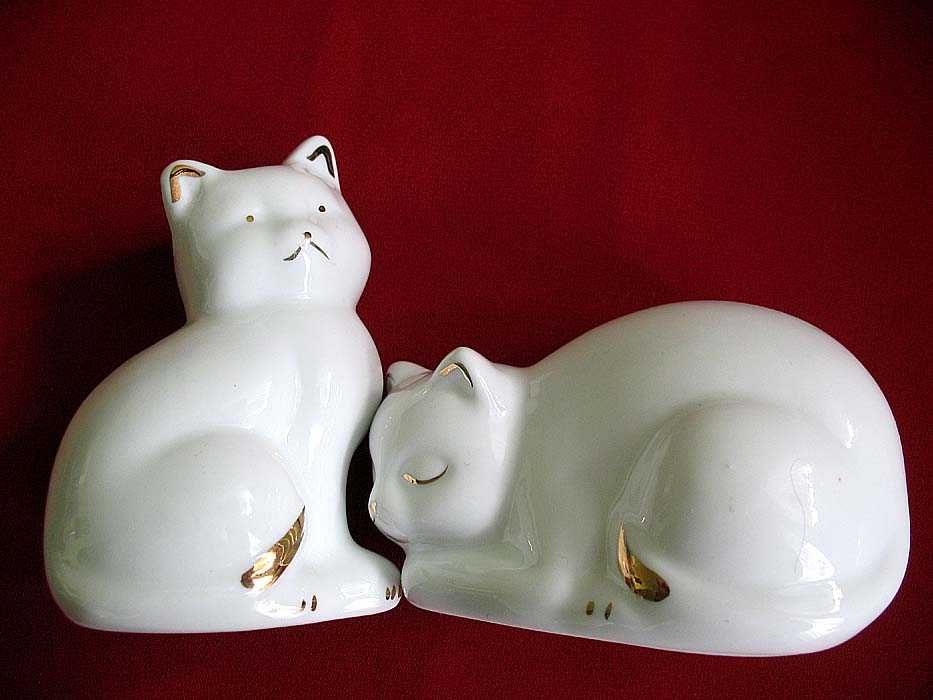 Kot - mały kotek z porcelany - Figurka - 5 x 10 x 5 cm