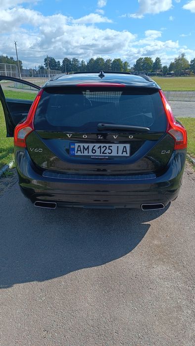 Автомобіль Volvo V60 D4