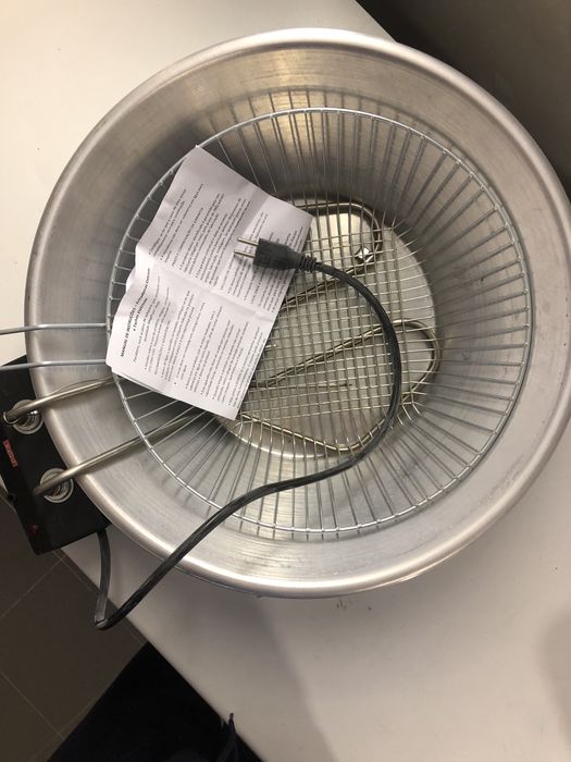 Fritadeira eléctrica de 7 litros ideal para salgados