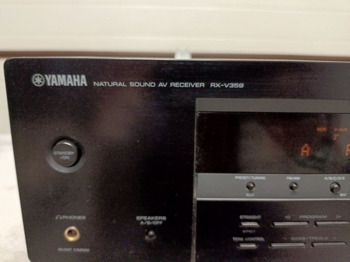 Amplituner YAMAHA RX-V359, pilot