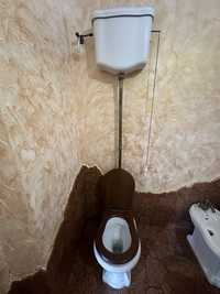 Kibelek ze spluczka oraz bidet