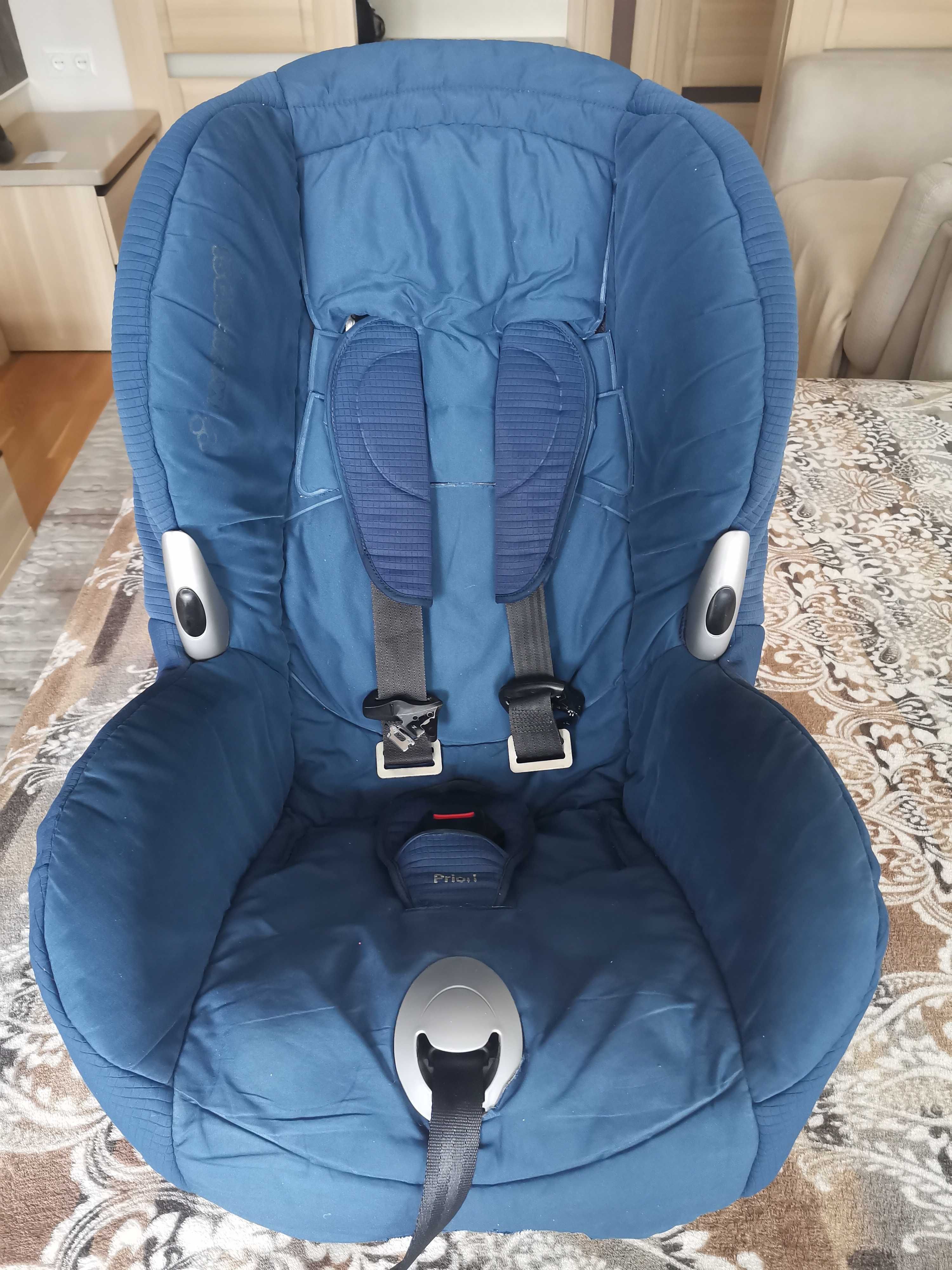 Детское автомобильное качественное кресло Maxi-Cosi Universal 9-18 kg