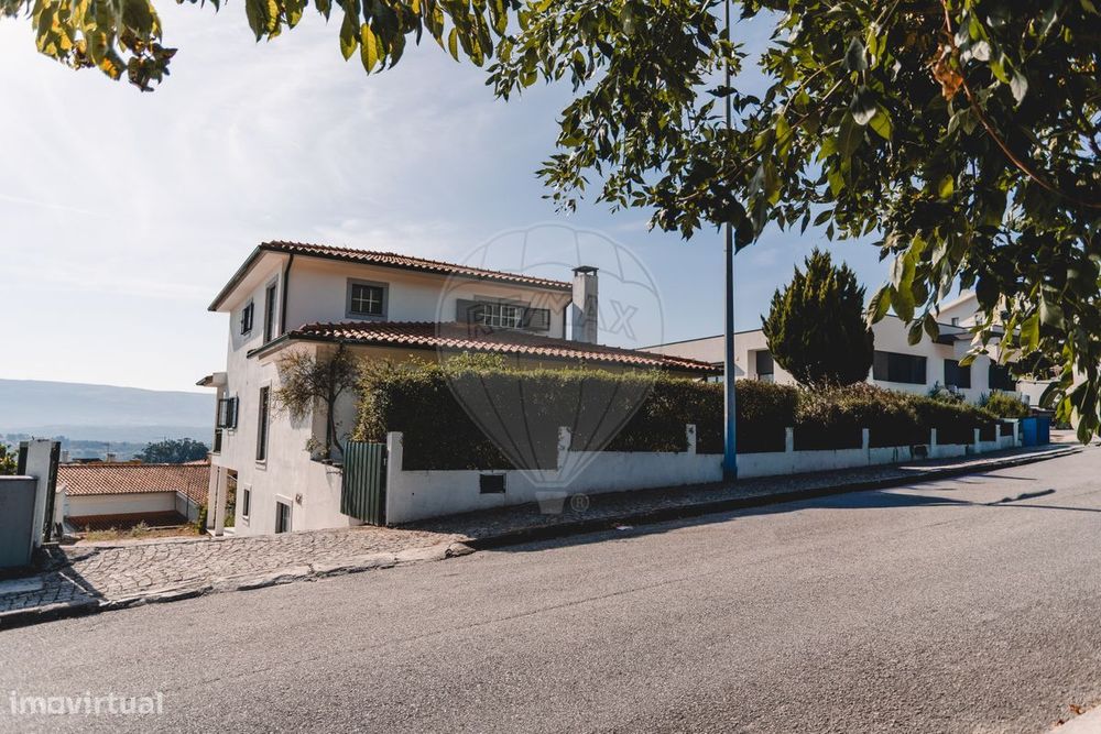 Moradia T4 para venda