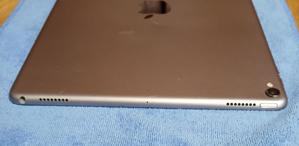 iPad pro 10.5  64 gb