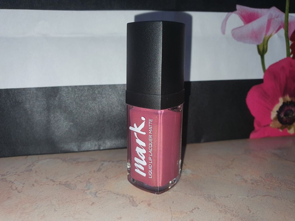Avon Mark Lip Matte (matowa szminka, pomadka do ust w płynie)