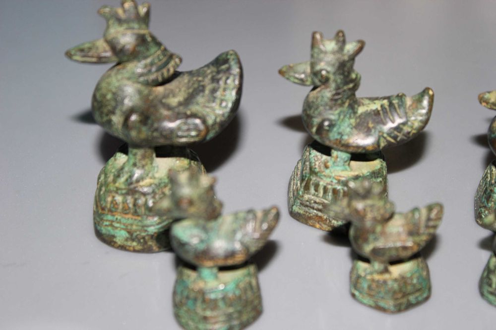 Odważniki do ważenia opium. Daleki Wschód, początek XVIII wieku.