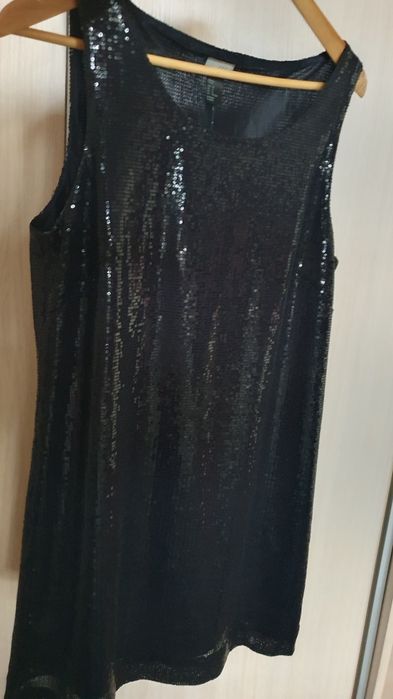 Сукня нарядна в паетках.