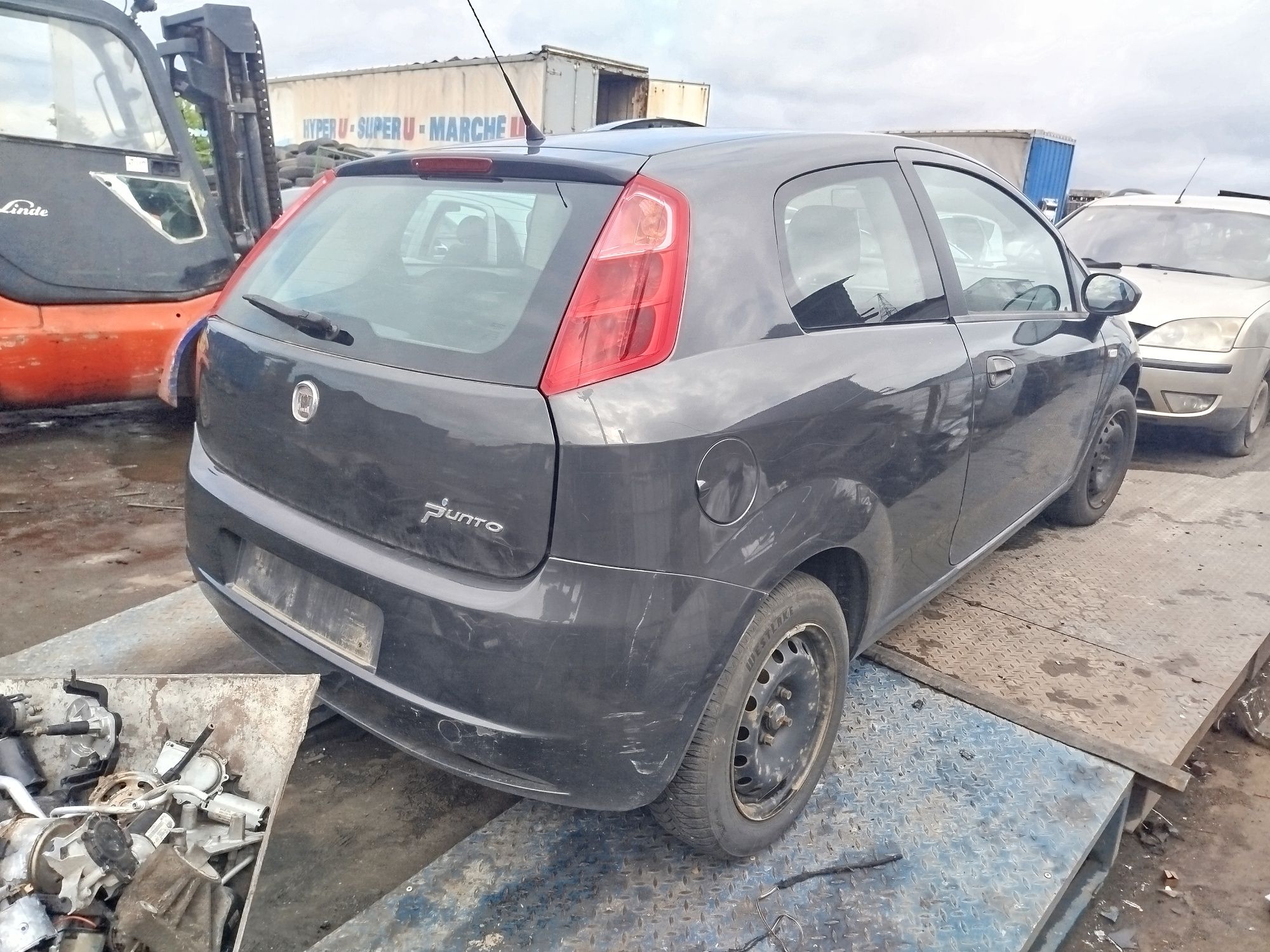 Fiat Grande Punto zderzak tył tylny stan bdb wysyłka