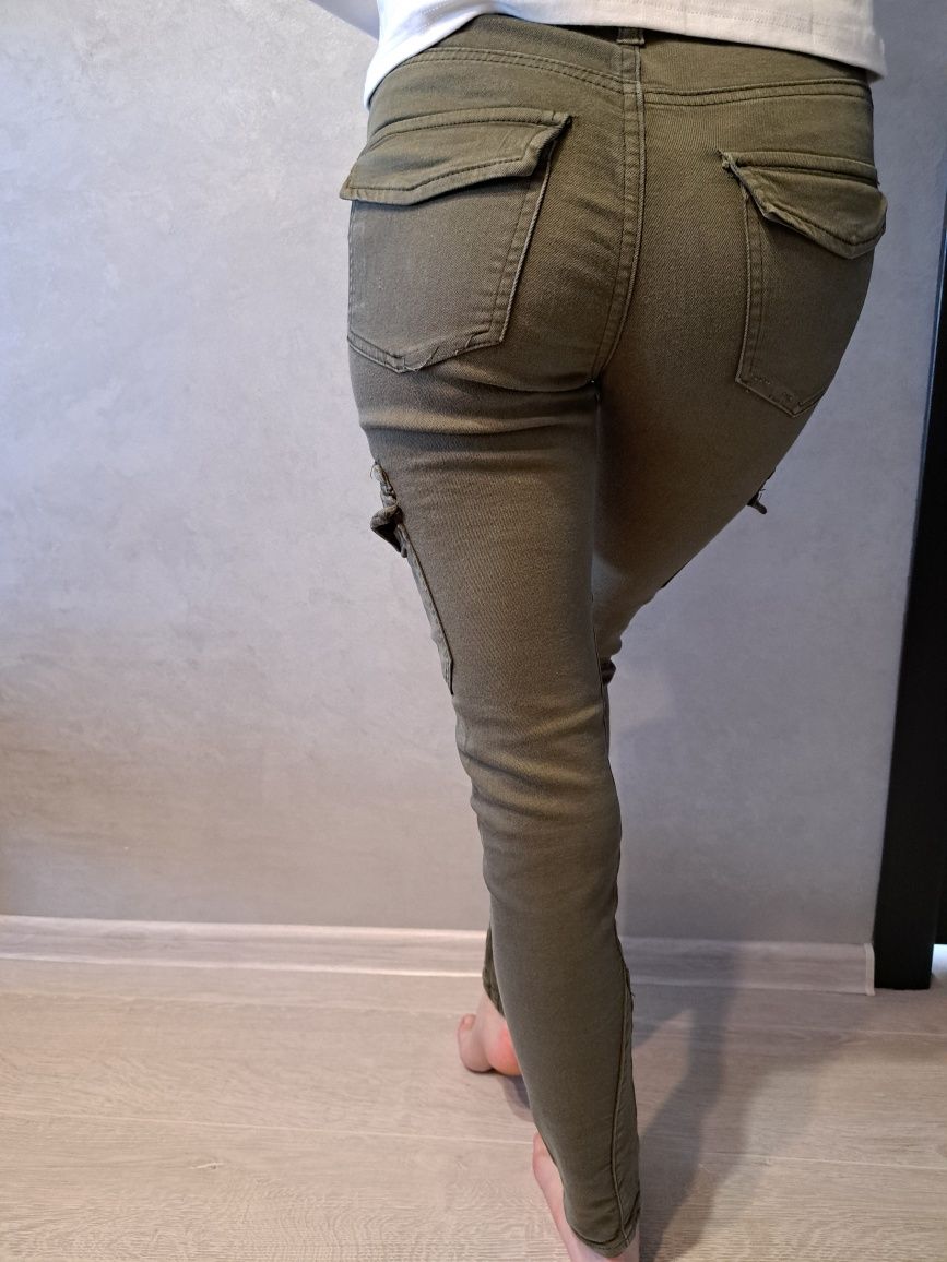 Супер гарні брюки Бершка, джинси на дівчину