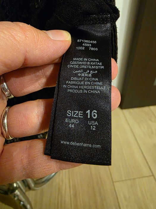 Cekinowa sukienka mała czarna r. 16 – stan idealny