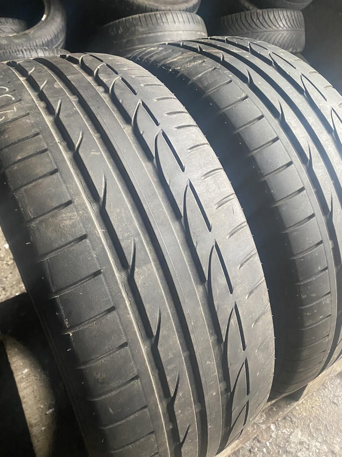 235.50.18 Bridgestone 2шт лето БУ склад шины резина из Европы Харьков