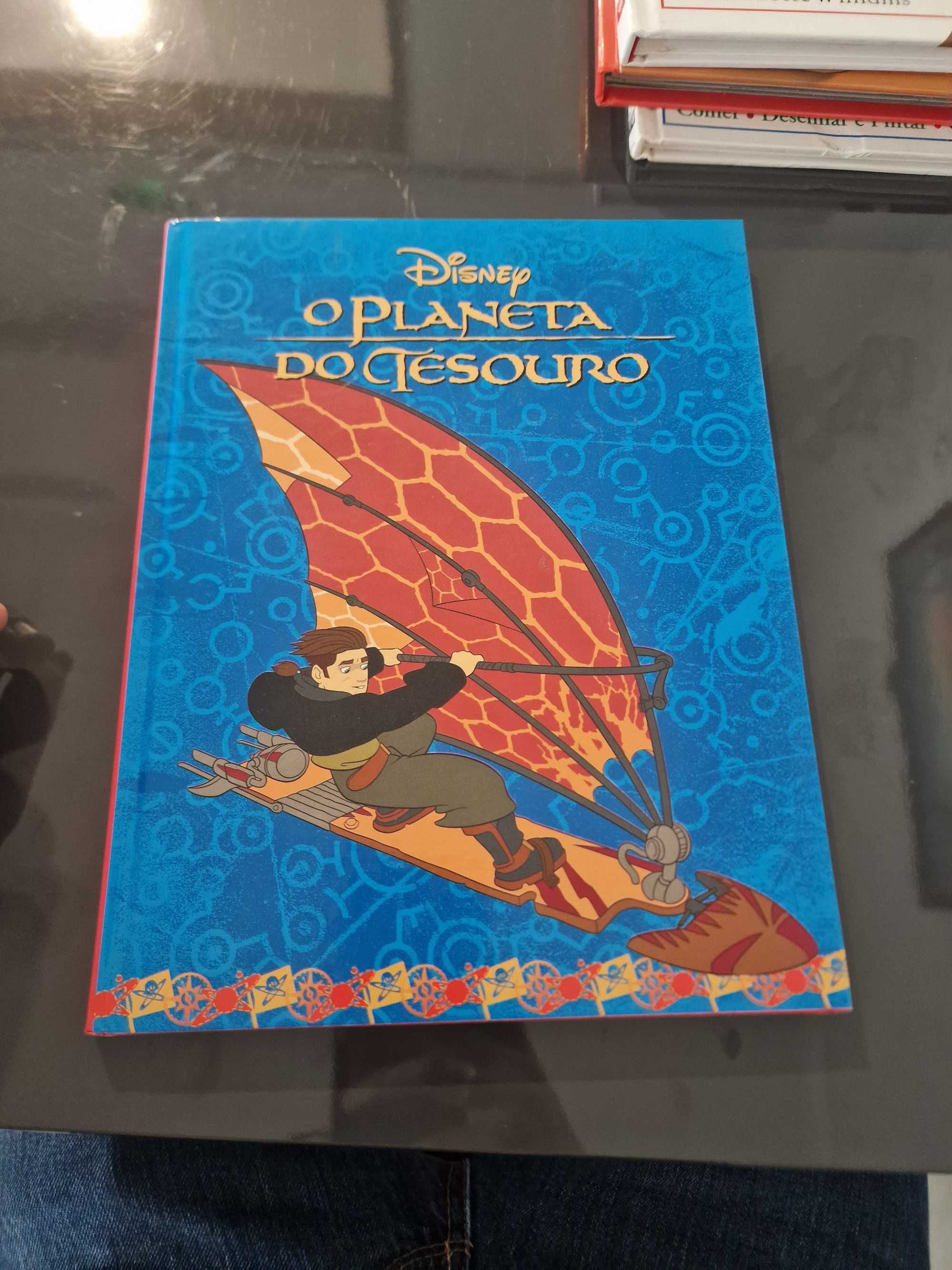Vários livros das histórias da Disney
