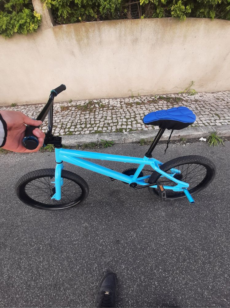 Bicicleta bmx nova