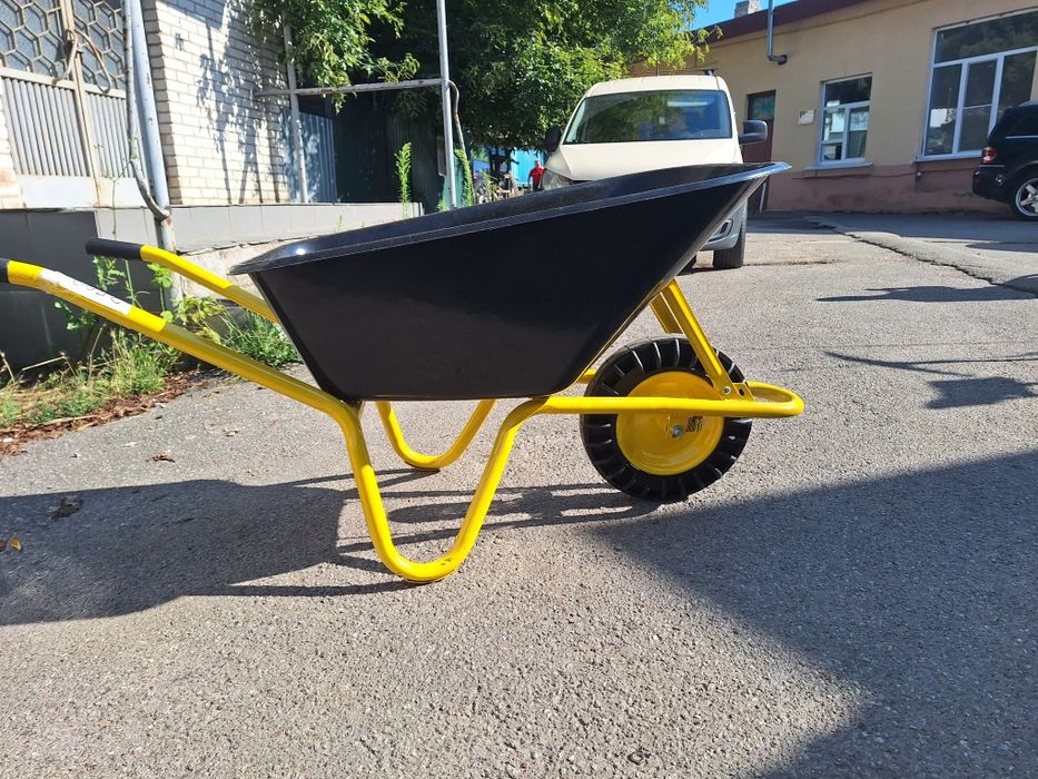 Тачка будівельна