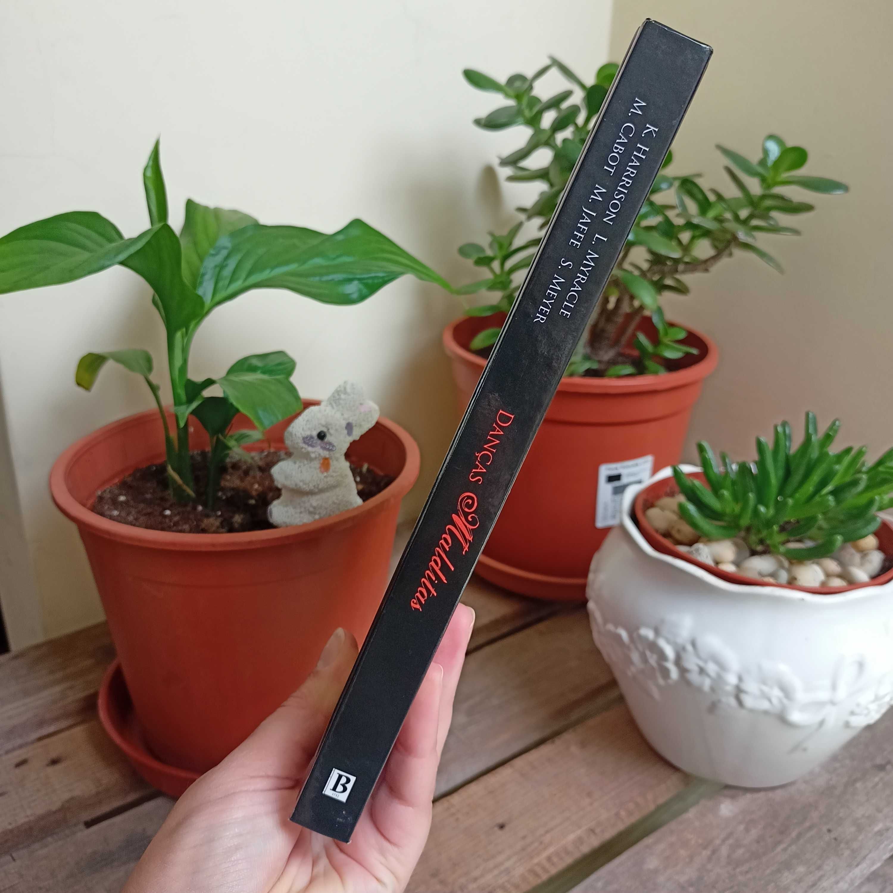 "Danças Malditas", Stephenie Meyer e outras autoras