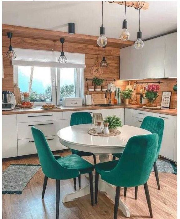 Mobília Madeira p/ Restauro (Mesa Redonda Extensível + 7 Cadeiras)