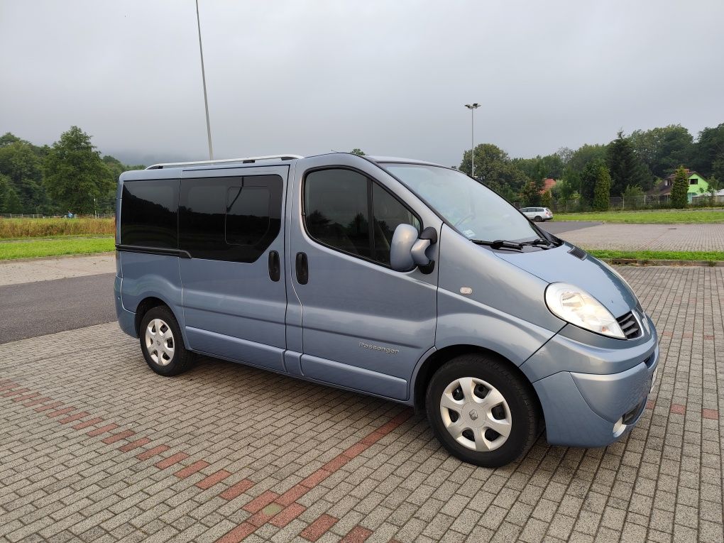 Wynajem busa Trafic 8 osobowy box bagaznik na rowery Transport osób
