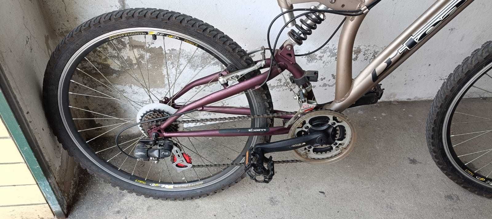 Bicicleta com pouco uso de 18 velocidades