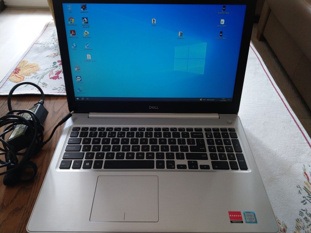 Dell inspiron 5570 i3 SSD 250GB Radeon (2gb ram) 530 8Gb Ram HDD 1TB