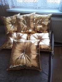Złote poduszki dekoracyjne