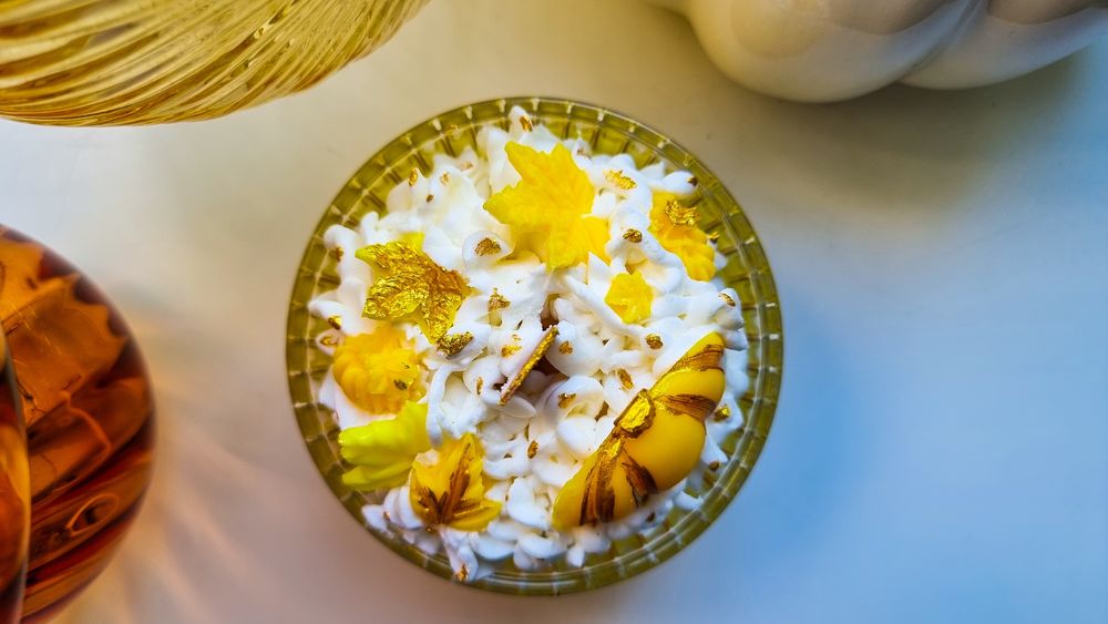 Świeca sojowa pachnąca z dynią i listkami