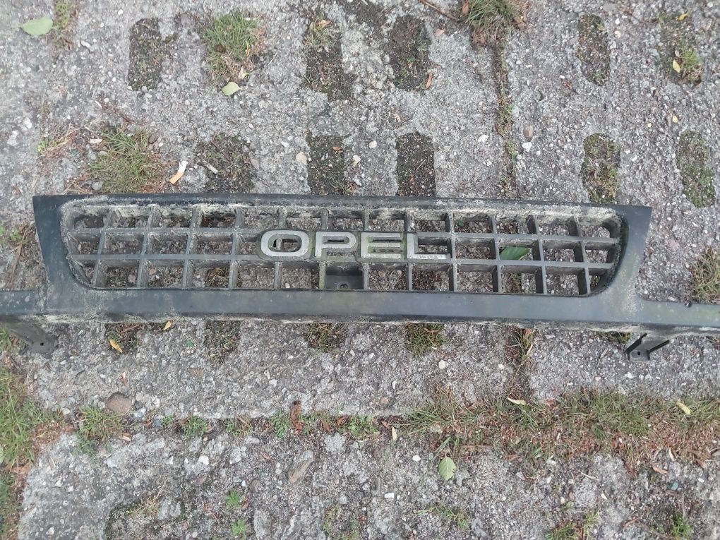 Opel Frontera A I 1 grill przedni atrapa zderzak kratka