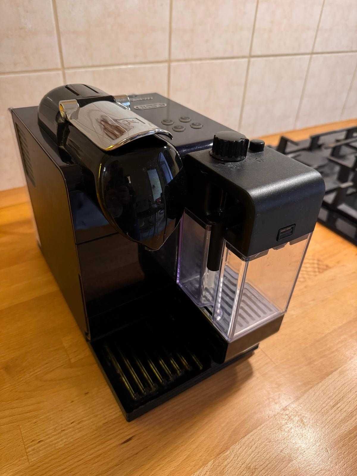 Ekspres kapsułkowy De'Longhi Nespresso Lattissima  EN520.BL