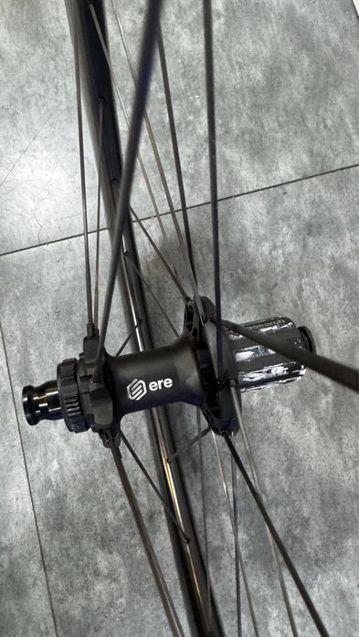 Rodas estrada Carbono 65mm ERE raios carbono