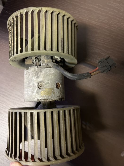 Моторчик печки BMW e34 Bosch 0130111135