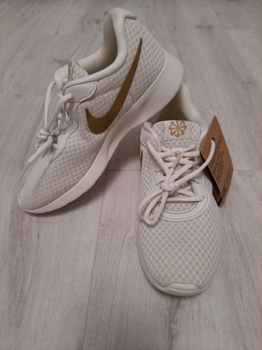 Оригінальні жіночі кросівки NIKE TANJUN EASE SHOES BEIGE DV7786-006