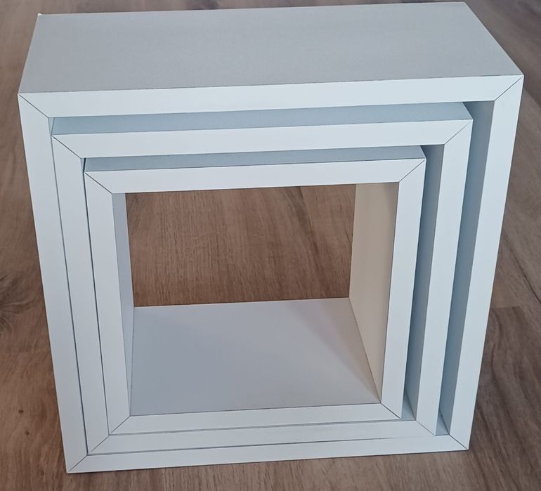 1 Conjunto  de 3 estantes quadradas para parede,