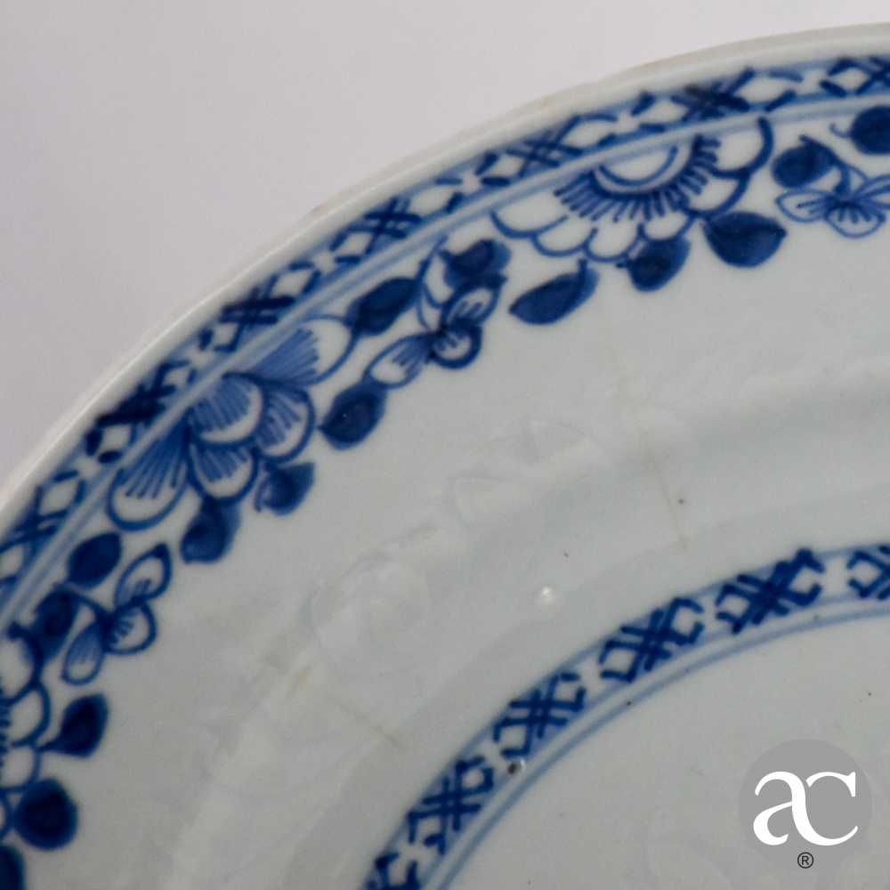 Prato porcelana da China, Flores e Decoração Anhua, Qianlong séc XVIII