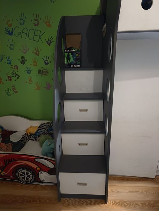 Łóżko piętrowe z biurkiem i szafą