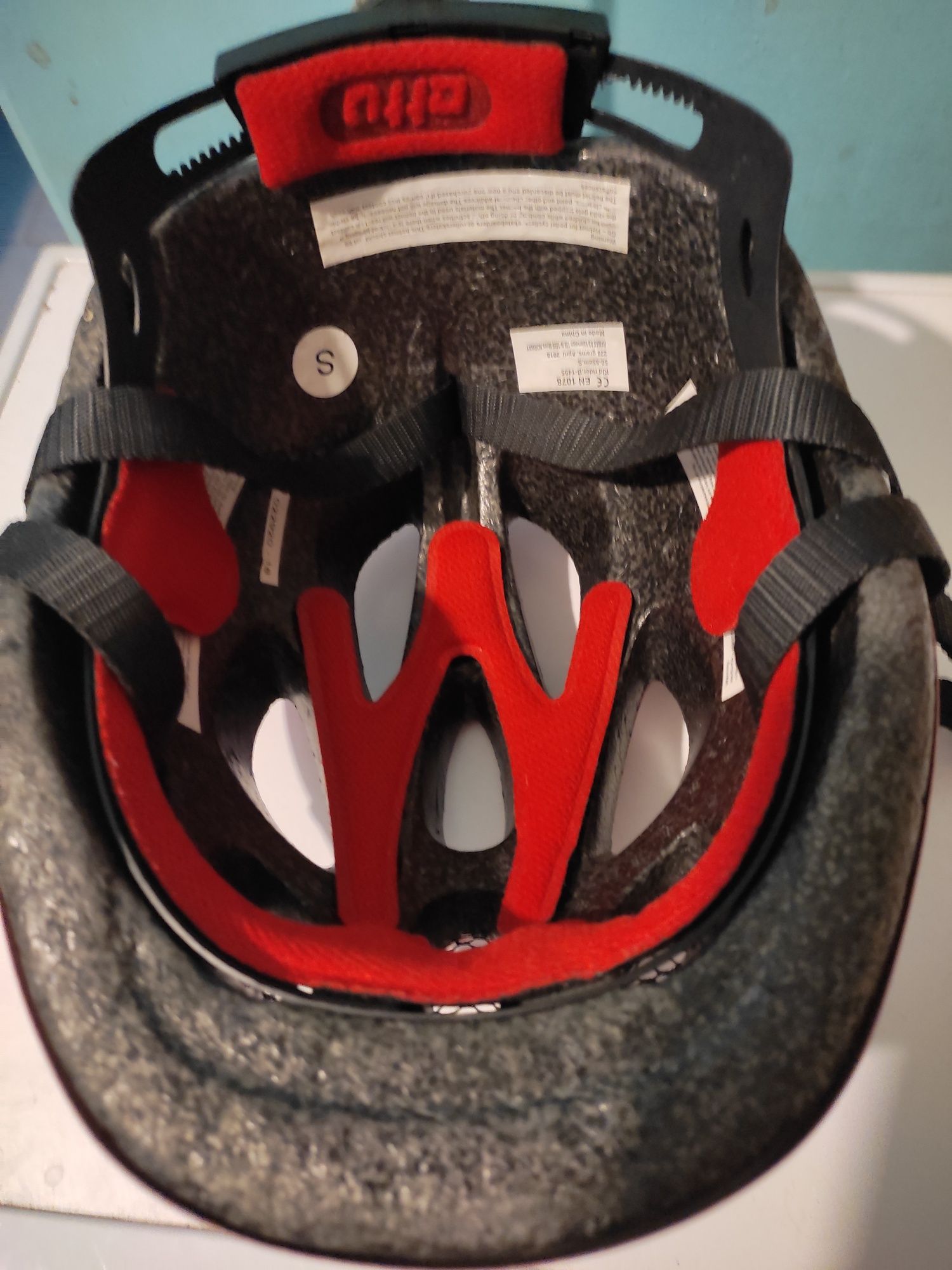 Продам фирменный детский шлем б/у