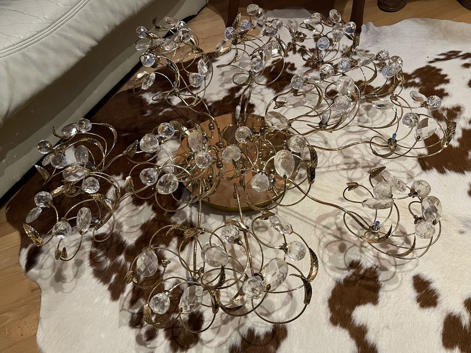 Люстра в вітальню