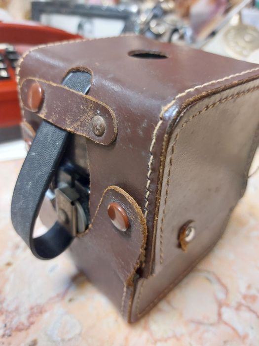 Câmara Kodak Brownie Flash, a funcionar 

É um modelo de câmara d