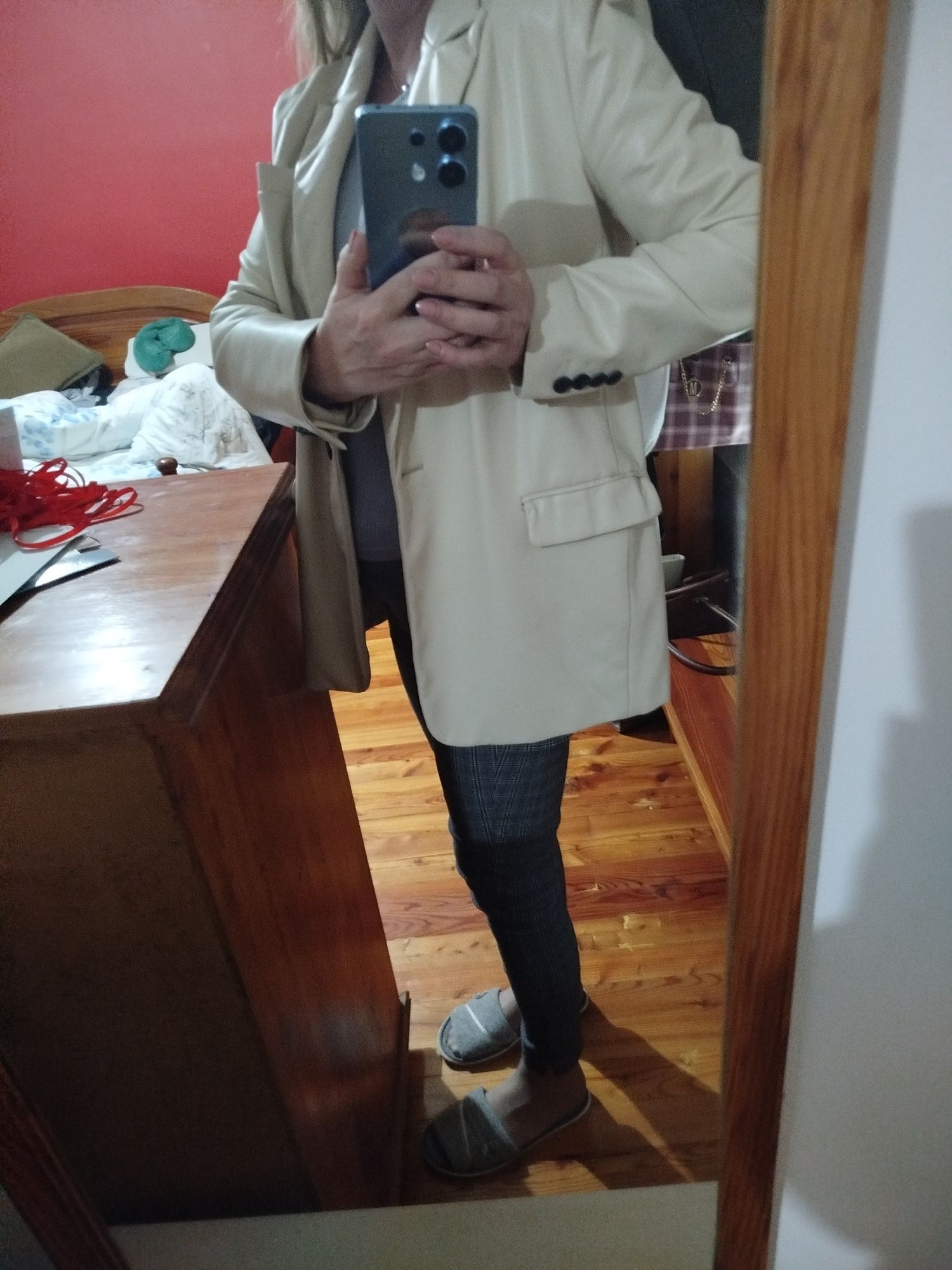 Oversize marynarka z eko skóry. Stradivarius