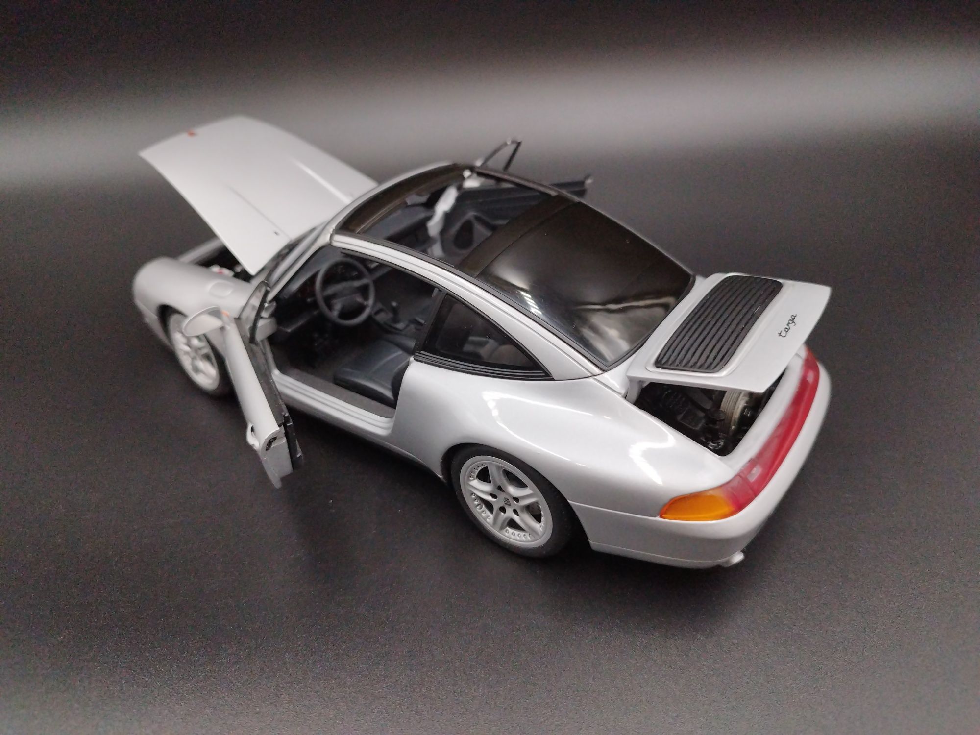 1:18 UT Models Porsche 911 (933) Targa  model używany