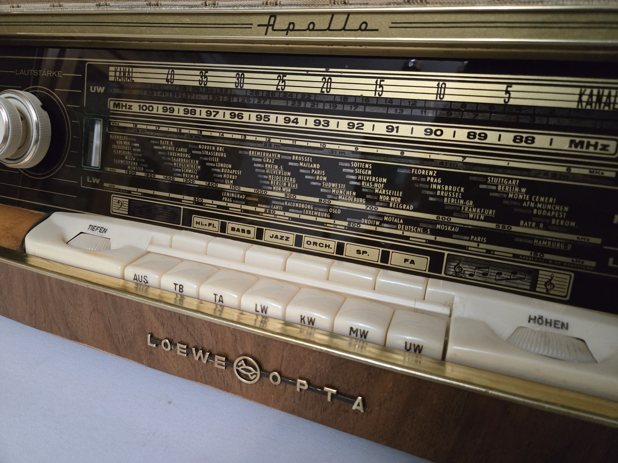Rádio antigo reparado Loewe-Opta