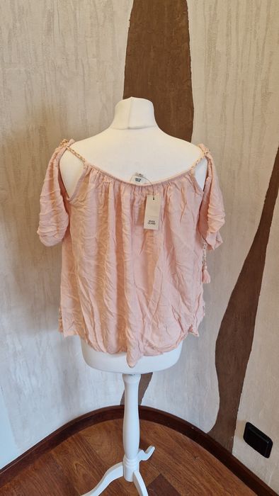 Bluzeczka pudrowy róż z odkrytymi ramionami River Island L