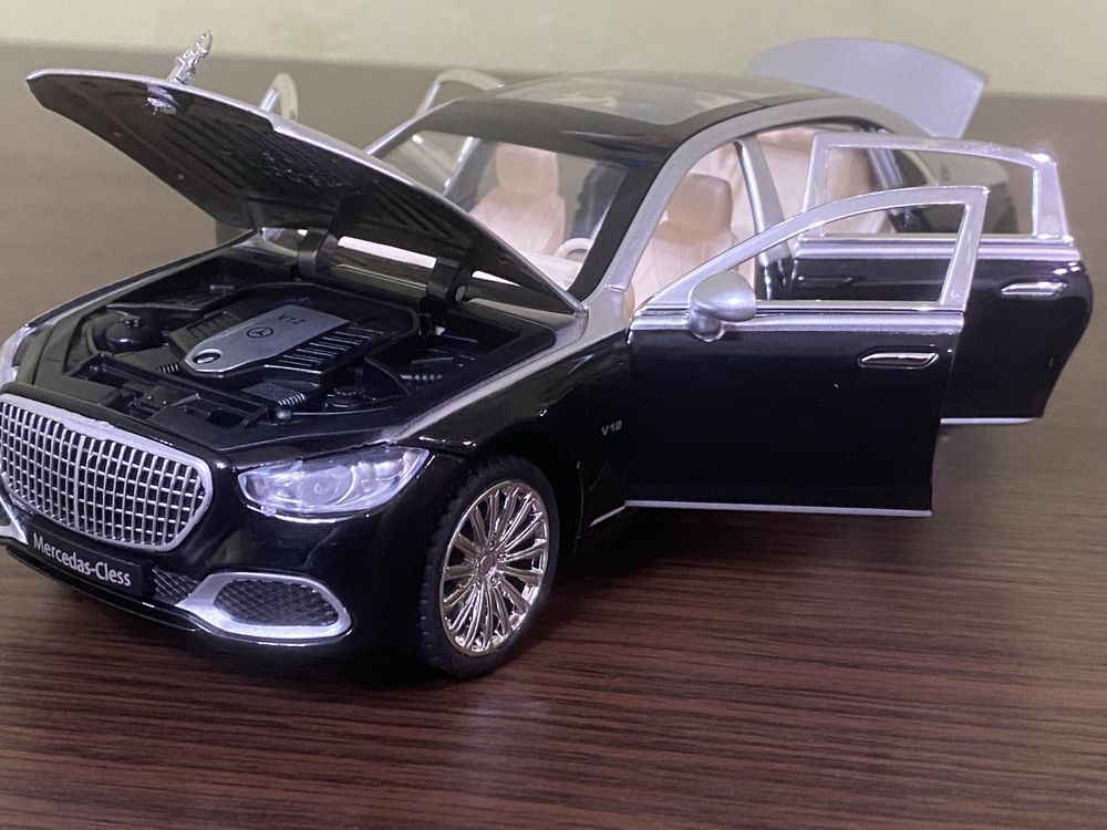 Модель авто 1:22 Mersedes S-400 Maybach