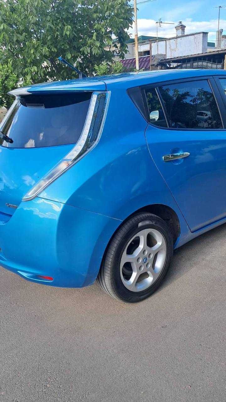 Продам Nissan Leaf 2011