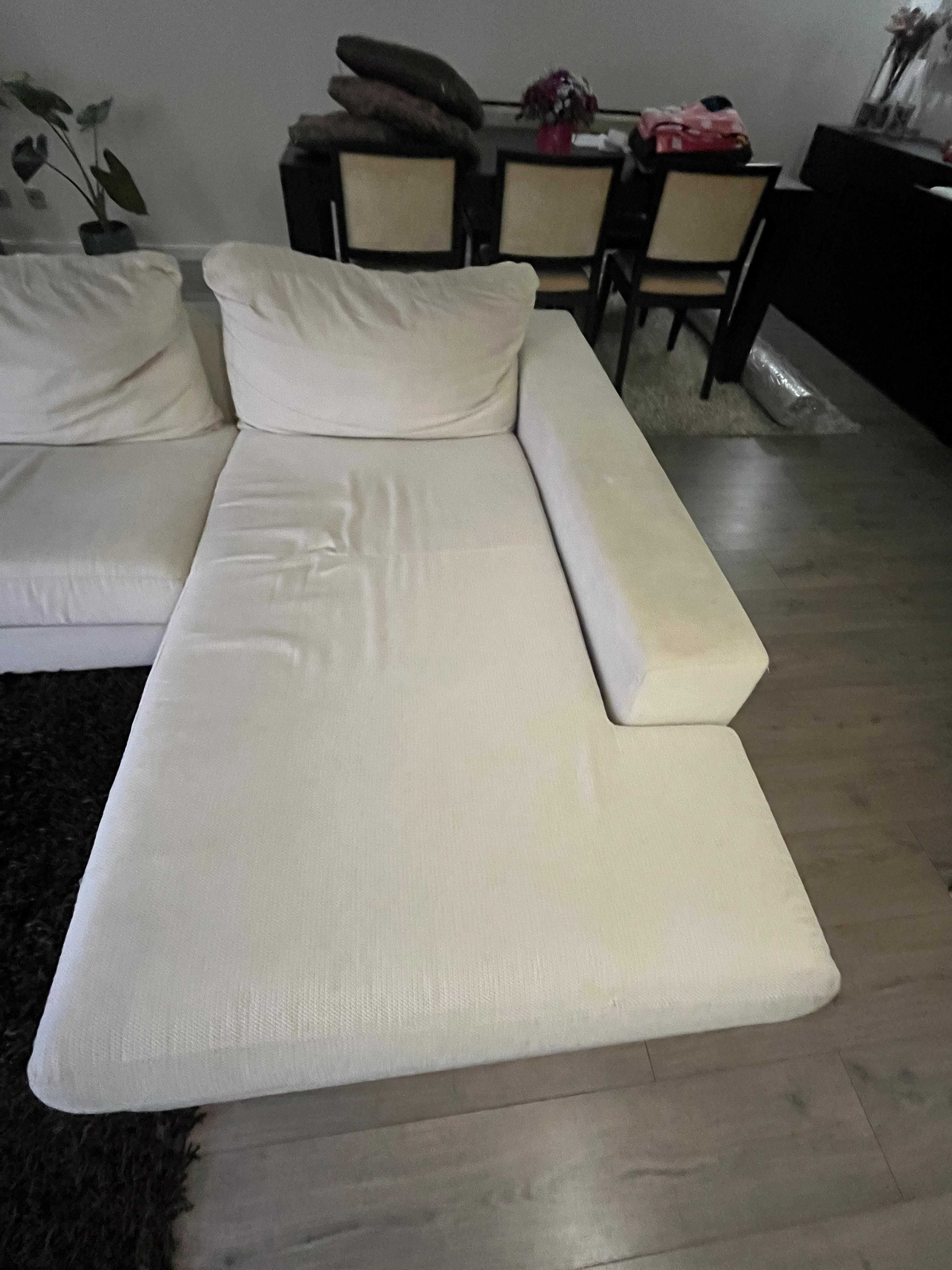 Sofá 4 lugares em tecido chaise longue