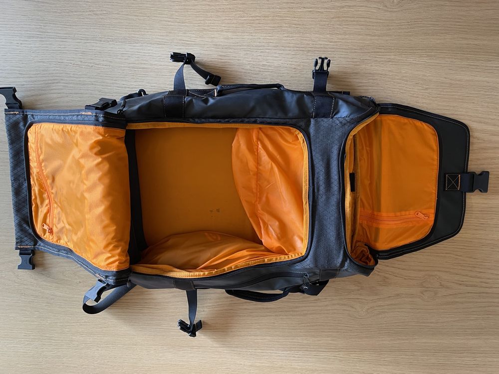 Mochila Timbuk2 nova