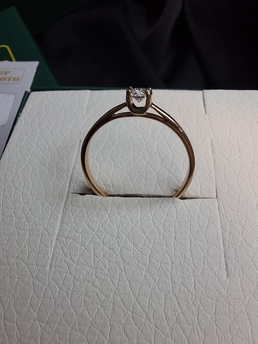 Золота каблучка 16р з діамантом 0.1ct