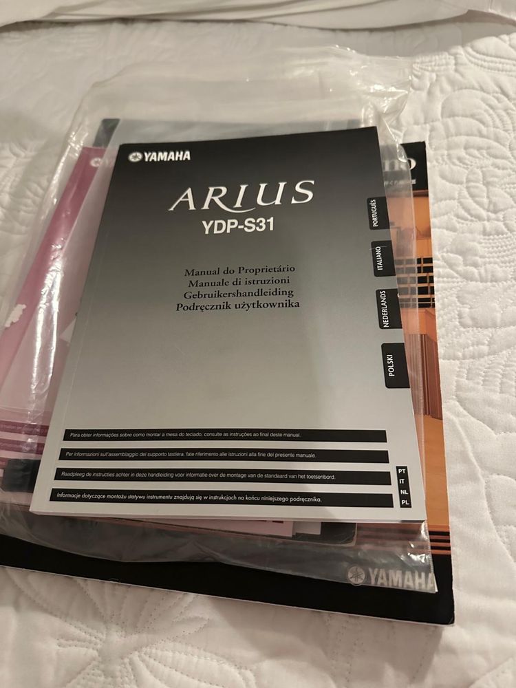Piano Yamaha Arius