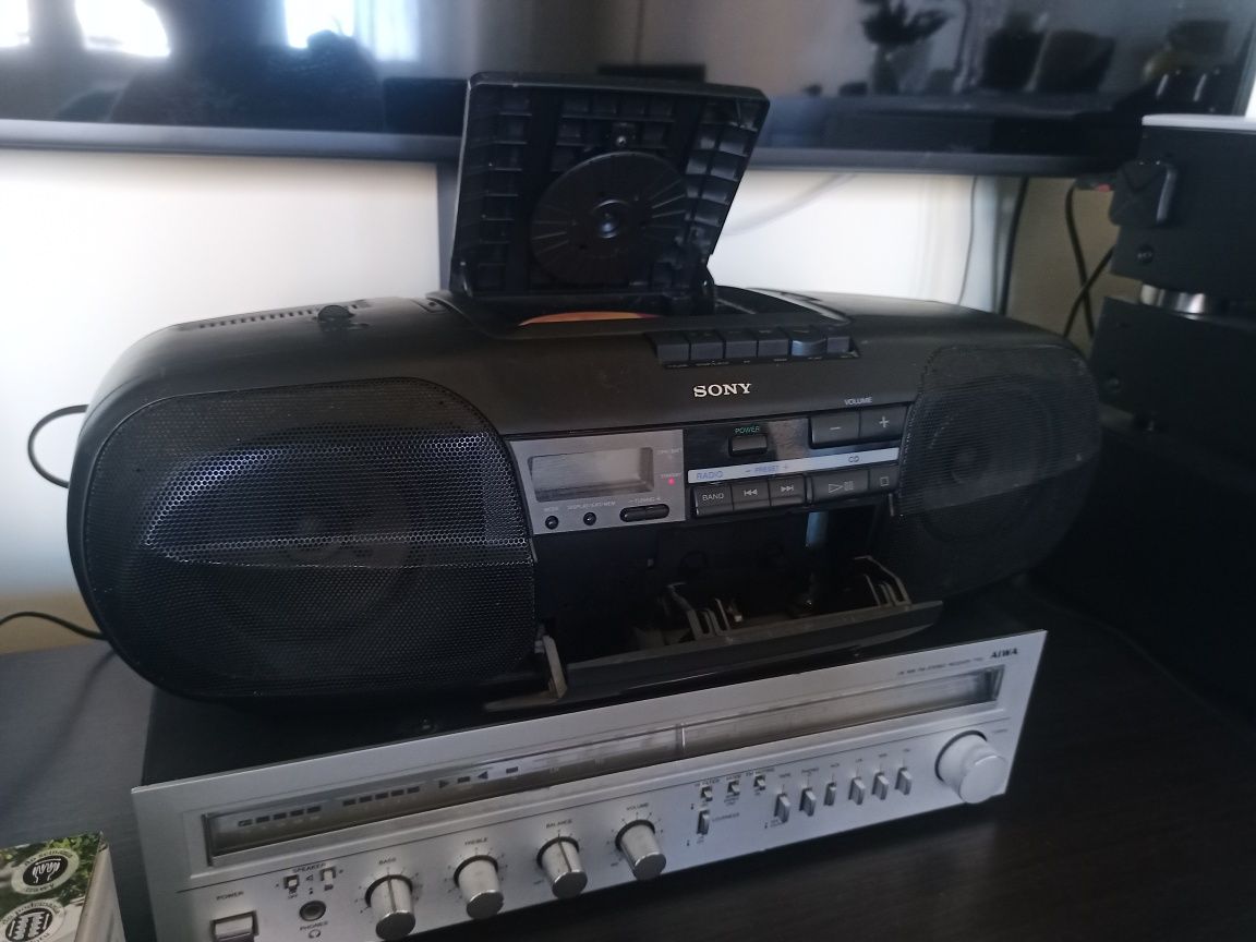 Radio SONY  CD  stereo CDF-304 + adapter do telefonu