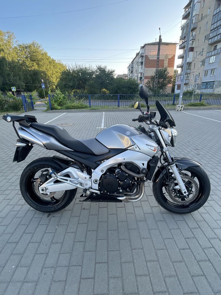 Suzuki GSR600 2005